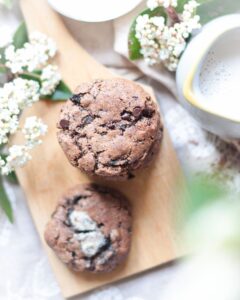 Deliziosi cookies con pezzi di biscotti oreo, preparati a mano senza burro o derivati del latte.